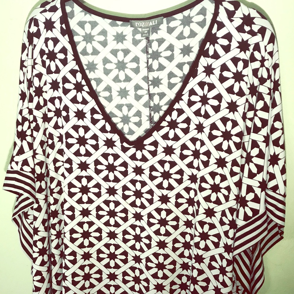 Roz&Ali black/white geometric print 2x top
